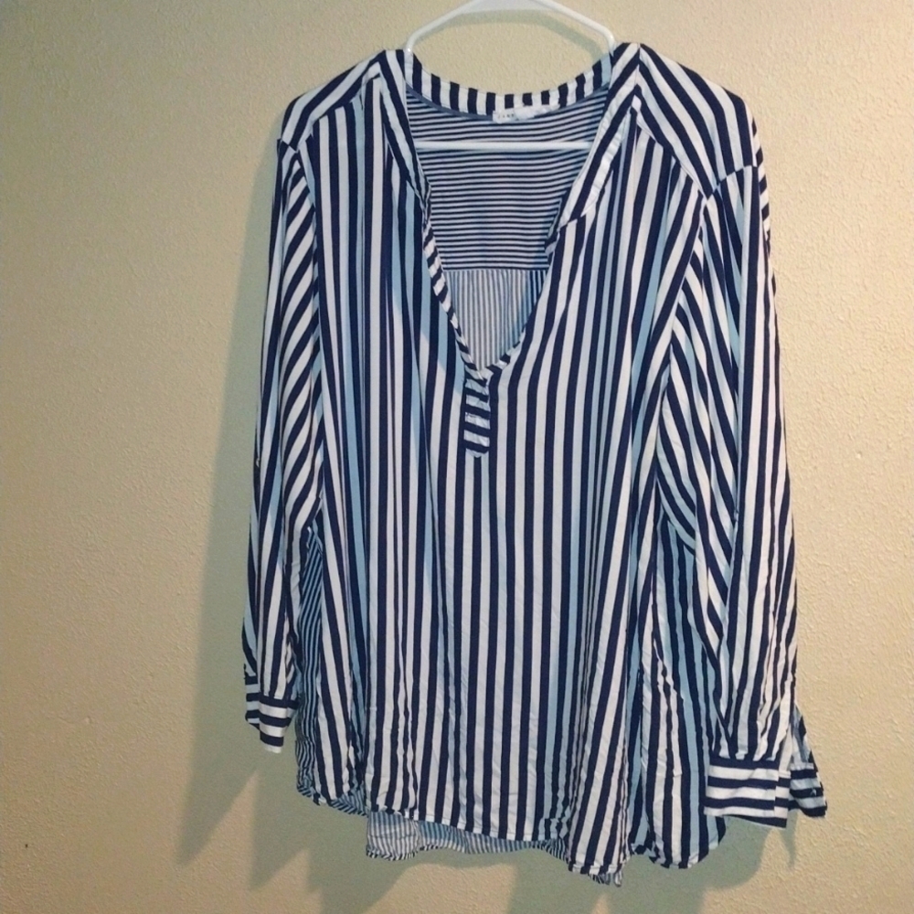 Striped Navy Blue and White Tunic Top with Buttons Down the Back 3X